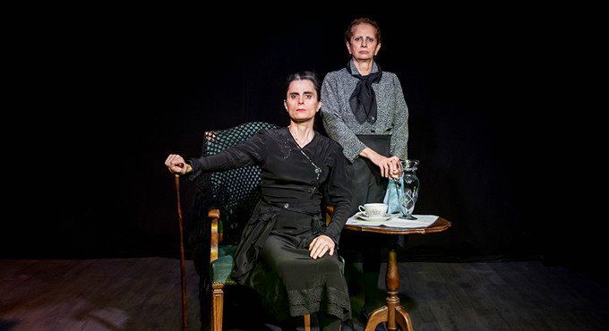 Bernarda y Poncia