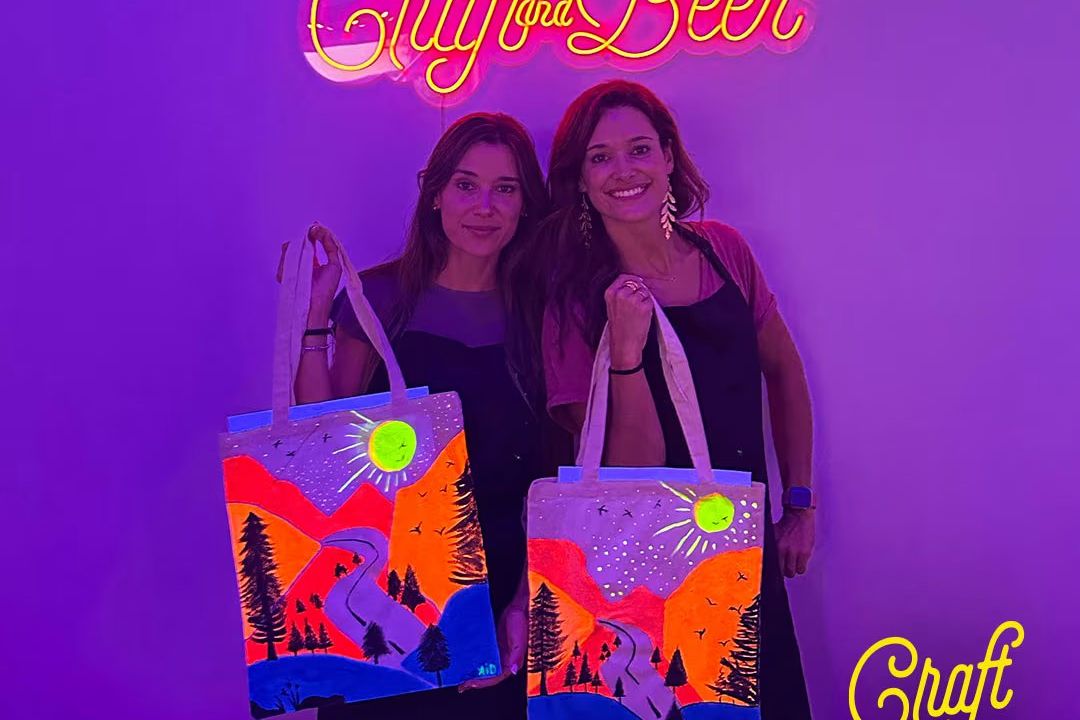 El Vermut Creativo de Madrid: pinta tu tote bag con neón y disfruta del aperitivo en Malasaña