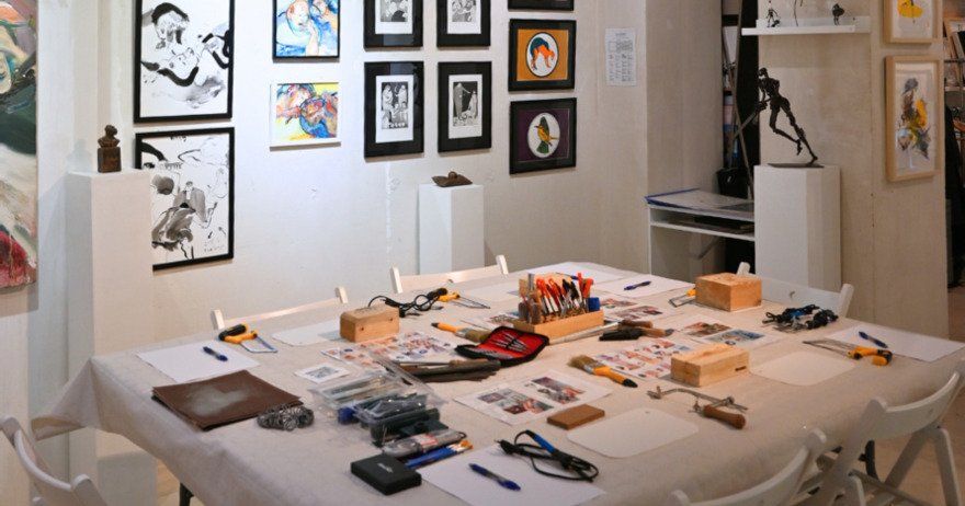 Taller de joyería: crea tu anillo de plata en una galería de arte