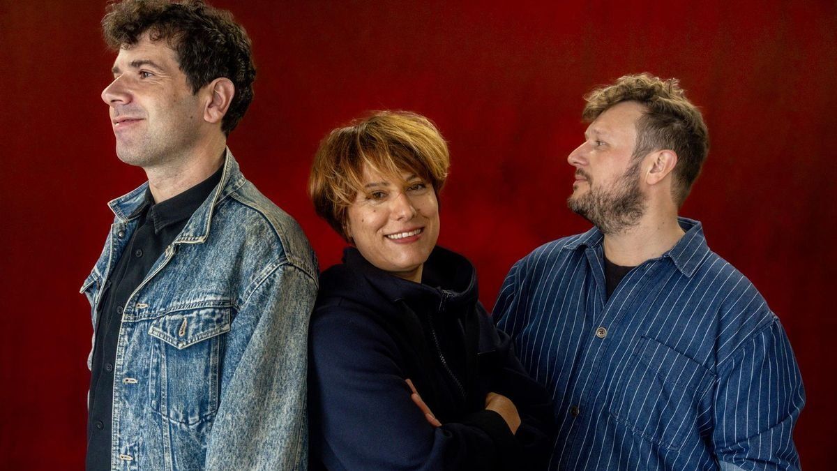 Triángulo de Amor Bizarro en La Riviera, Madrid 2027