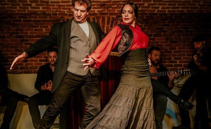 Espectáculo en la cueva histórica Essential Flamenco