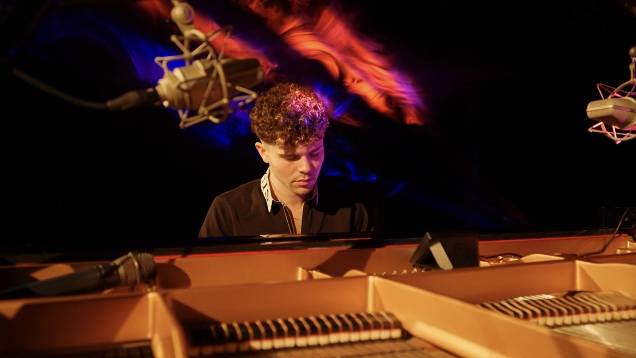 DJ Michael Andreas: Piano, Electronics, Cinema - History's Greatest Hits Tour