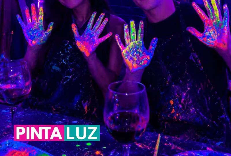 Pinta Luz Art & Wine, Taller de pintura neon solo para adultos