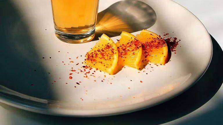 Cata de mezcal y tequila con degustación de tacos en VinoPremier