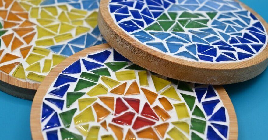 Taller de posavasos de mosaico