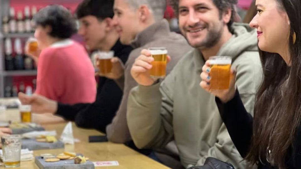 Experiencia en La Fábrica con visita guiada, cata de cervezas y quesos