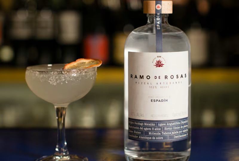 MEZCAL LAB CON BOMBONES ARTESANOS
