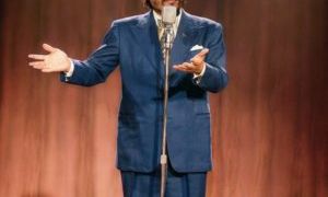 Ecléctico stand up comedy Eleazar Zoar