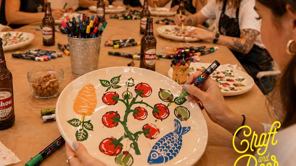 Pon la mesa con estilo: diseña tu propio plato con cerveza ilimitada en Malasaña