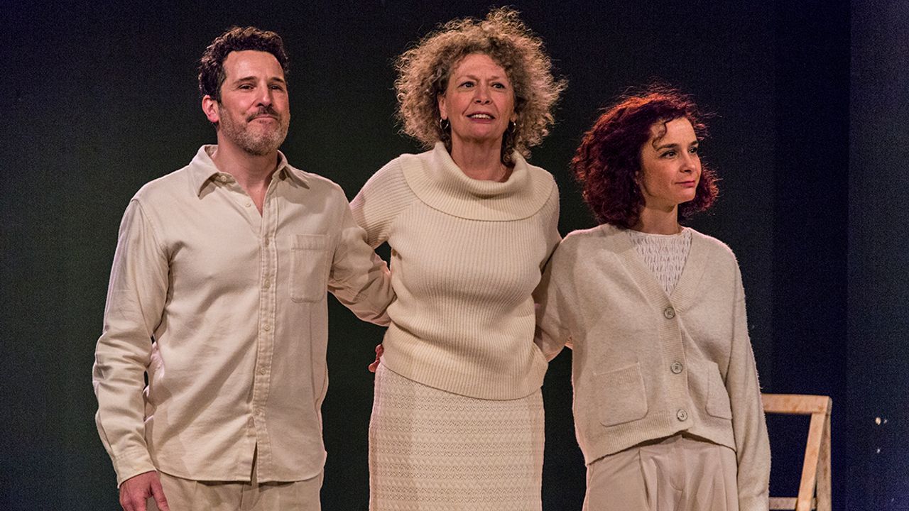 Anonimato: un viaje teatral hacia la identidad y la verdad