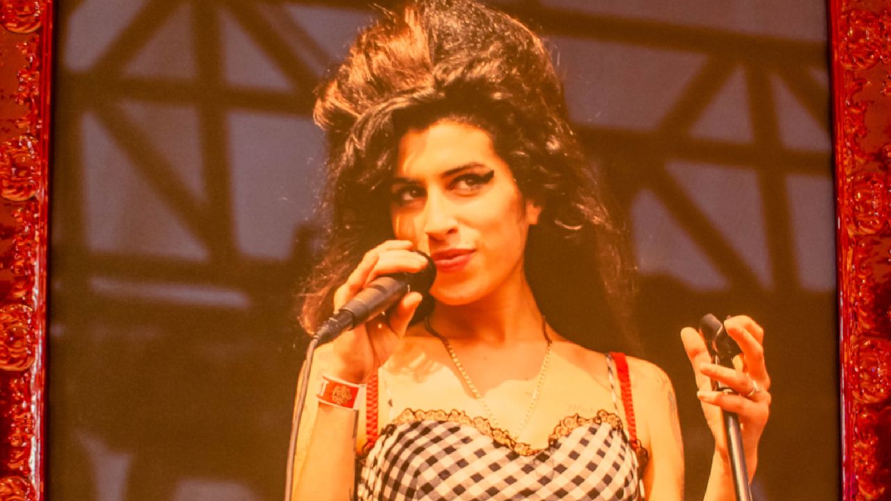 Tributo a Amy Winehouse: una mirada íntima a la artista en el corazón de Madrid