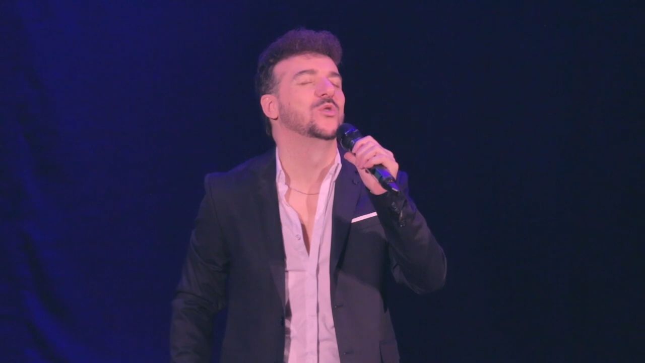 Raúl Santana rinde homenaje a Camilo Sesto en Madrid