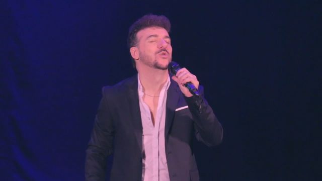 Raúl Santana rinde homenaje a Camilo Sesto en Madrid