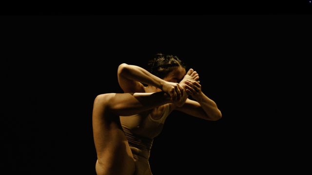 Deseo, identidad y cuerpos en movimiento en «Boys in the sand»