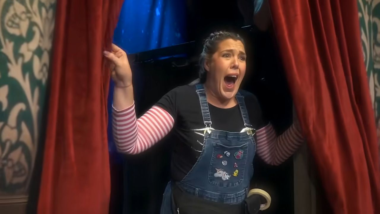 La función que sale mal: Una comedia donde todo conspira para fallar