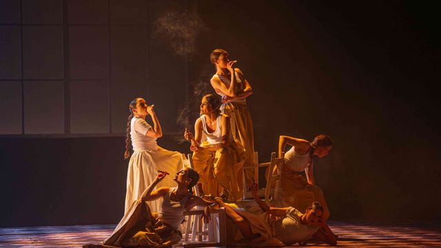 Humo: el homenaje de Rafaela Carrasco a las cigarreras