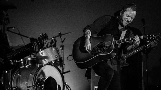 Kiefer Sutherland: un viaje musical y actoral en Madrid