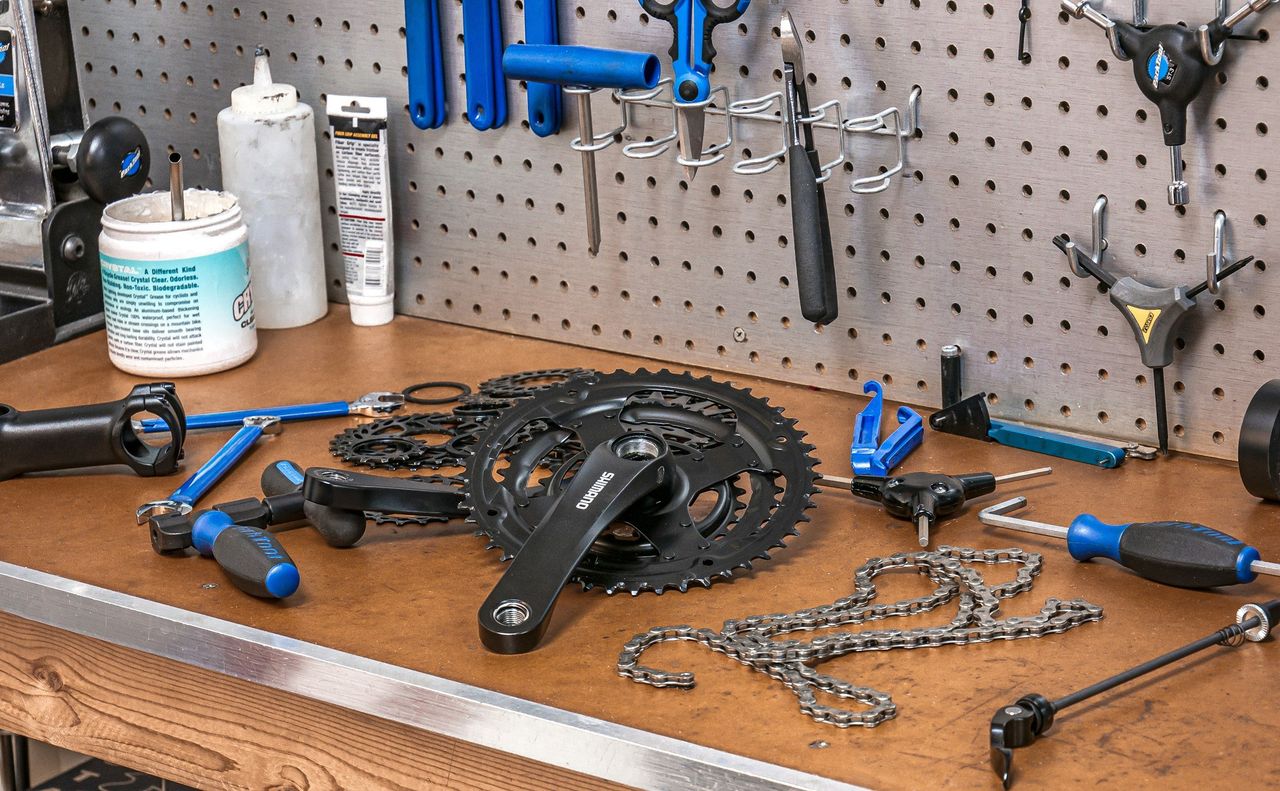 Herramientas de reparación. Foto: <a href="https://unsplash.com/@tecreate?utm_source=Hoy%20Apps&utm_medium=referral" target="_blank" rel="noopener">Tom Conway</a> (<a href="https://unsplash.com/photos/black-mountain-bike-gear-set-A7Qi_0oqOqA?utm_source=Hoy%20Apps&utm_medium=referral" target="_blank" rel="noopener">Unsplash</a>)