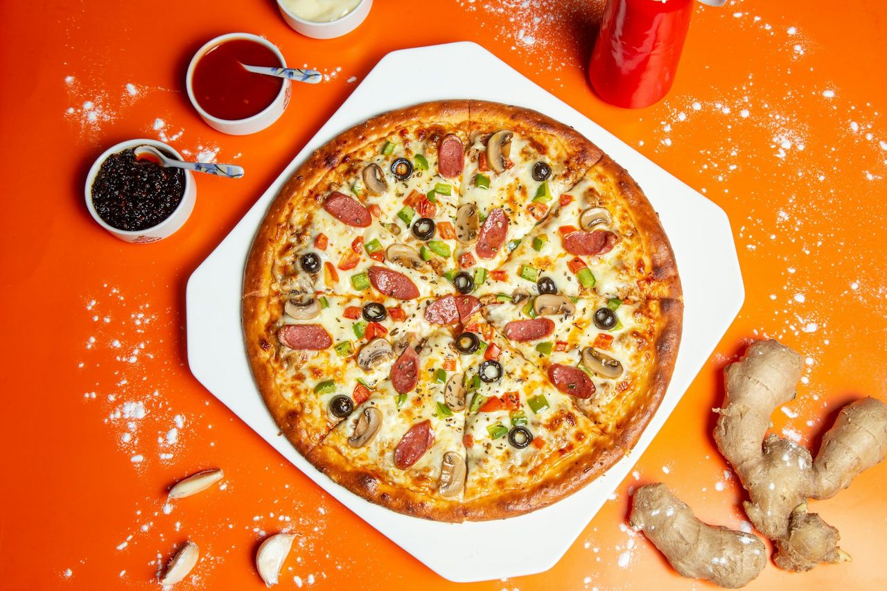 Pizza italiana. Foto: <a href="https://unsplash.com/@shouravsheikh?utm_source=Hoy%20Apps&utm_medium=referral" target="_blank" rel="noopener">Shourav Sheikh</a> (<a href="https://unsplash.com/photos/pizza-with-cheese-and-green-leaf-a66sGfOnnqQ?utm_source=Hoy%20Apps&utm_medium=referral" target="_blank" rel="noopener">Unsplash</a>)