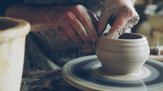 Taller de cerámica en Madrid para ensuciarse las manos