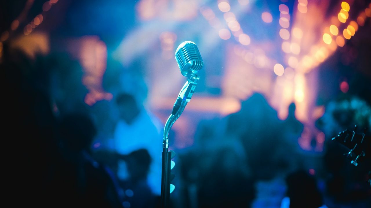 El monólogo de los 80 y 90 que te hará cantar en Madrid