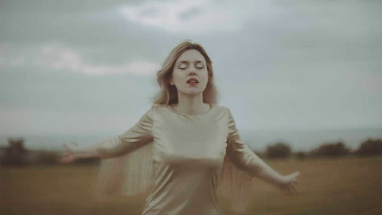 Eva Ryjlen: «Sea cual sea el punto vital en el que te encuentres, continúa hacia delante»