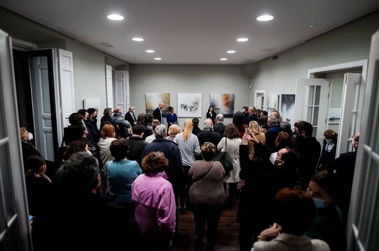 Visitante durante la inauguración de la exposición el pasado 8 de marzo. Foto: ICR