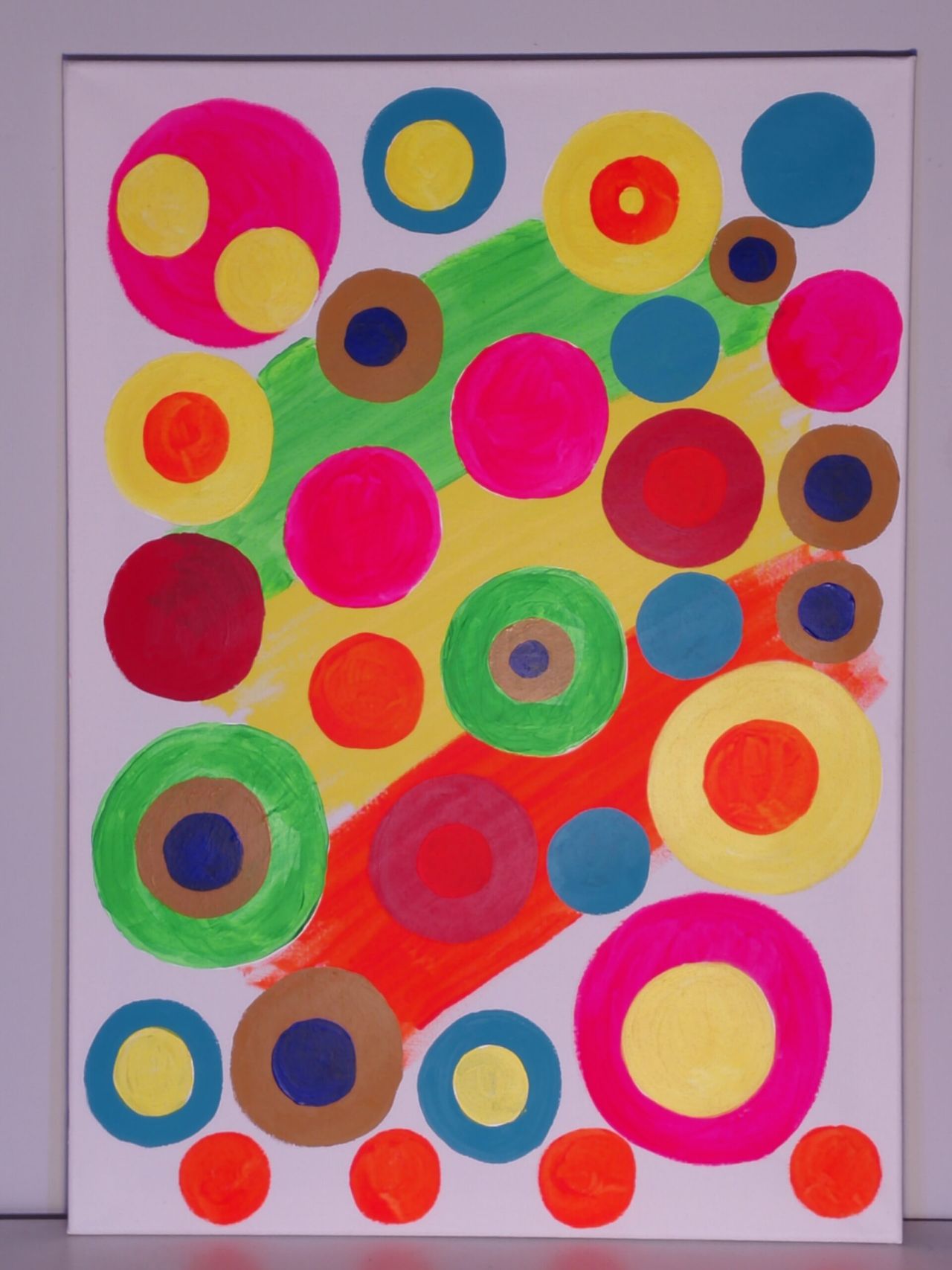 En su obra destacan colores como fucsia, verdes, turquesas, rojos y amarillos. Foto: Página Oficial Gabino Amaya