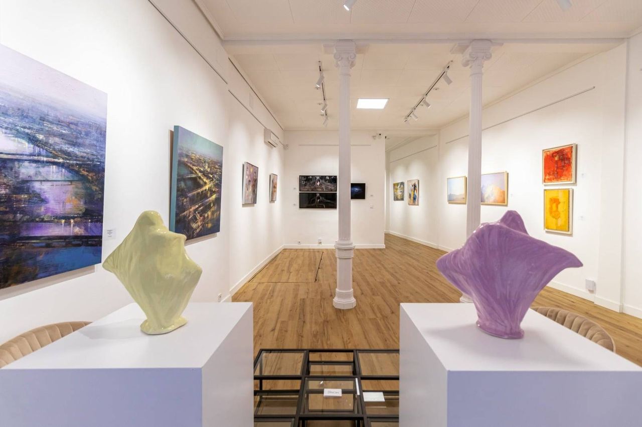 Espacios de la galería de arte MONAT Gallery, ubicada en el centro de Madrid. Foto: MONAT Gallery
