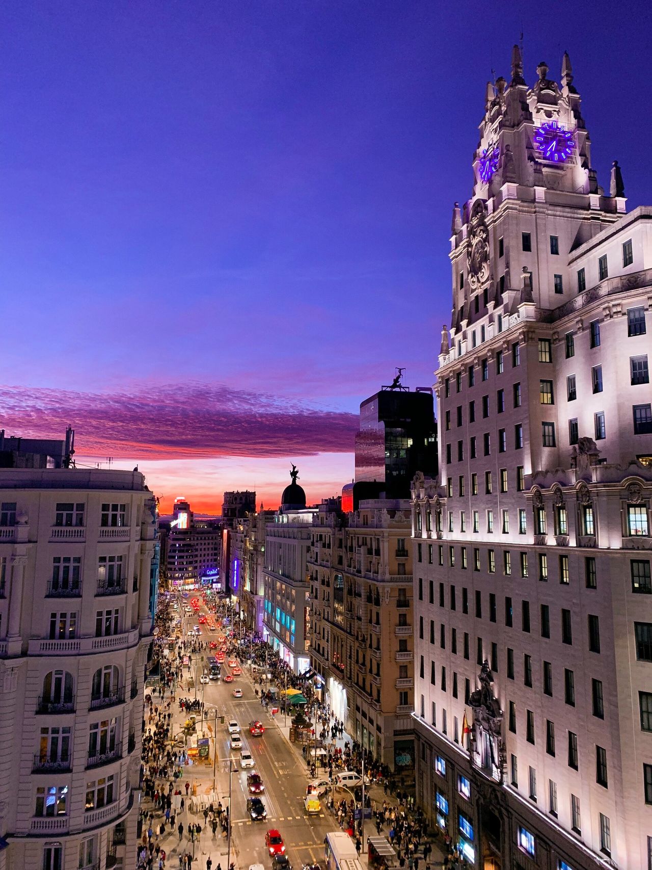 Gran Vía. Foto: Alev Takil en Unsplash