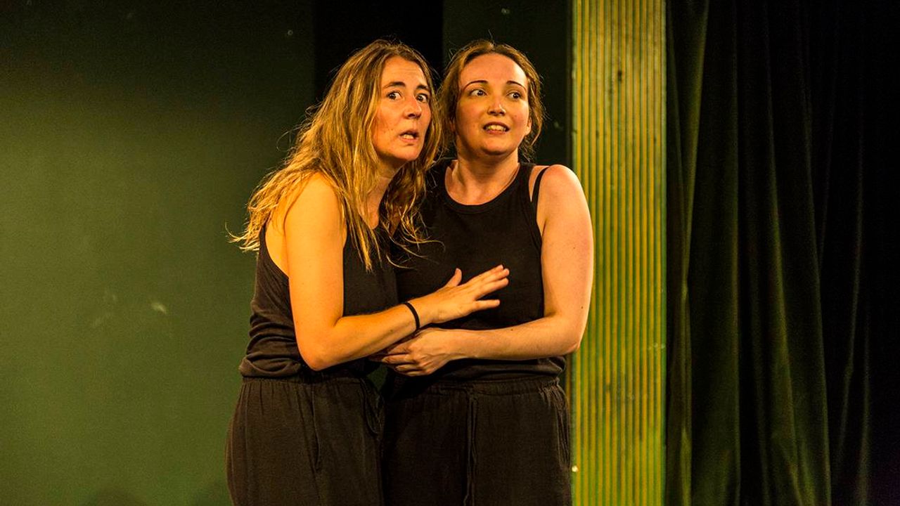 Gente encerrada en sitios… como el Teatro Lara