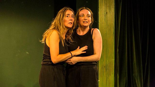 Gente encerrada en sitios… como el Teatro Lara