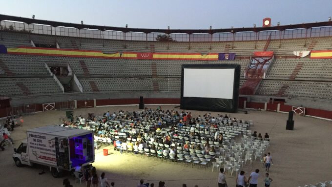 Cine de verano en la Plaza de Toros de Colmenar Viejo: cinco noches mágicas bajo las estrellas